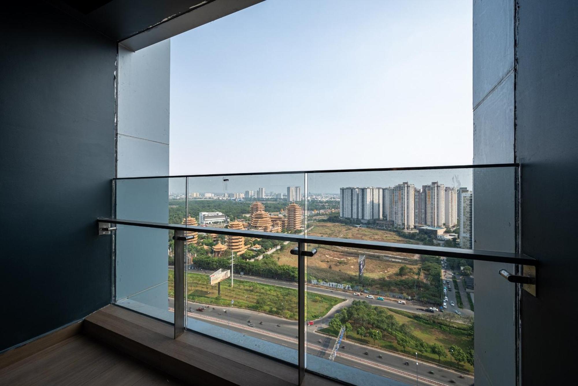 Khách sạn hẻo lánh Lumiere Luxury Condotel *